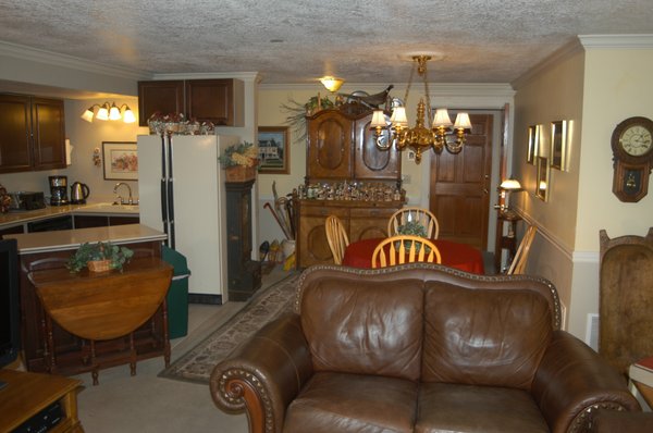 Big Yellow Inn by null