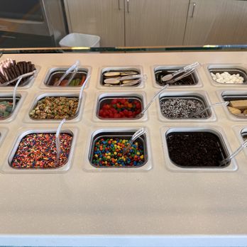 Frozen Oasis - Simone - Ice Cream & Frozen Yogurt Near Me - Long Beach, California