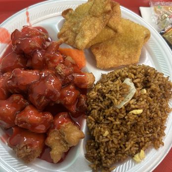 China Dish - Sweet And Sour Chicken lunch special - Chinese Near Me - Saint Louis, Missouri