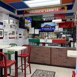 Pisillo Italian Panini - Order counter