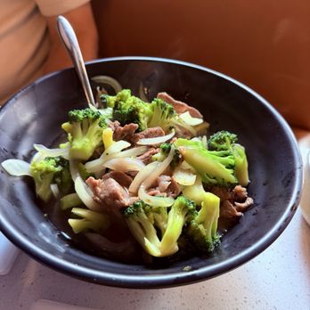 Em Que Viet - Beef and Broccoli - Vietnamese Near Me - Saint Paul, Minnesota Em Que Viet - Beef and Broccoli - Vietnamese Near Me - Saint Paul, Minnesota