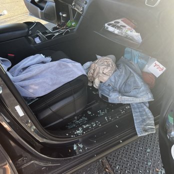 Six Flags Hurricane Harbor - Parked here and they broke into my car stole my wallet and clothes... I'm super disappointed In the parking lot security. - Water Parks Near Me - Concord, California