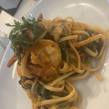 Table 7 Bistro - Shrimp linguine - New American Near Me - Houston, Texas Table 7 Bistro - Shrimp linguine - New American Near Me - Houston, Texas