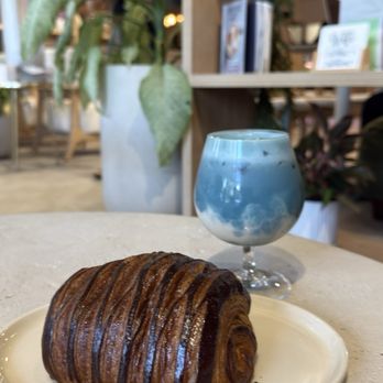Un Attimo Coffee - Coffee & Tea Near Me - Plantation, Florida