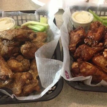 Sliders Grill & Bar - Garlic & Pepper wings/ Flaimg Raspberry Wings - American Near Me - Plantsville, Connecticut