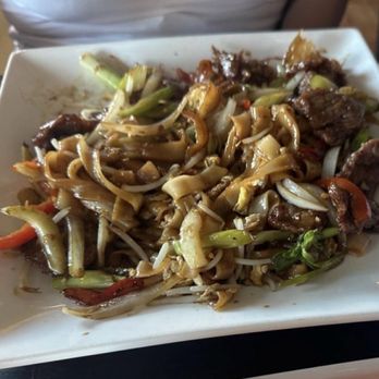 Misaka Sushi - Beef Chow Fun - Sushi Bars Near Me - Brentwood, California