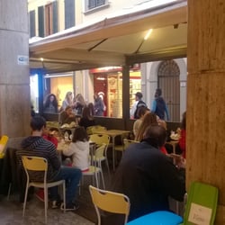 Tal dei Tali - Outdoor seating on the main pedestrian street in the center of town