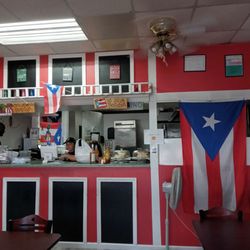 El Flamboyan - Order at the counter.