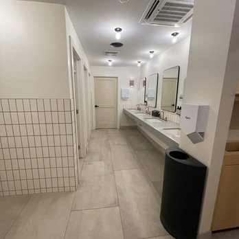 Ofland Escalante - Mens bathroom - Hotels Near Me - Escalante, Utah Ofland Escalante - Mens bathroom - Hotels Near Me - Escalante, Utah