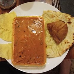 Monash Curry n Tandoor - Butter Chicken Packet. Samosa.  Naan Bread and Crackers to dip into the Butter Chicken Sauce. An interesting mixture.