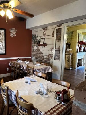 La Lou Restaurant