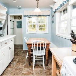 Olson Cottages - Redwood's charming cottage kitchen
