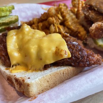 Dave's Hot Chicken - Chicken Shop Near Me - Toronto, Ontario