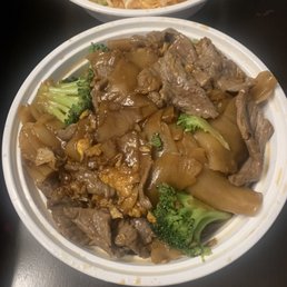 Pad See Eeu w beef Pad See Eeu w beef