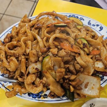 Shan Dong - Hot Spicy Chow Mein with Chicken - Chinese Near Me - Oakland, California