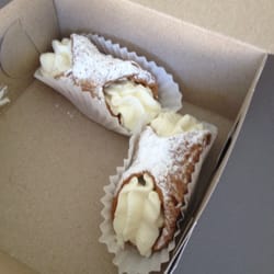 Rocco's Sisters - Cannoli's!