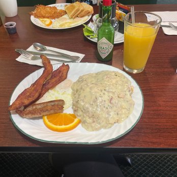 Grandma's Corner Restaurant - BEST BISCUITS AND GRAVY EVER!! - American Near Me - Seaside, Oregon