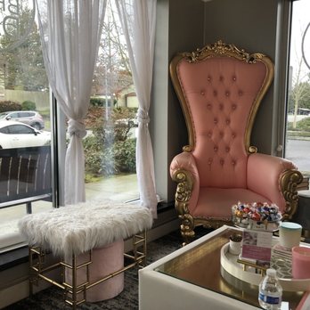 Royal Brows - Cute and elegant front waiting area - Permanent Makeup Near Me - Lynnwood, Washington Royal Brows - Cute and elegant front waiting area - Permanent Makeup Near Me - Lynnwood, Washington