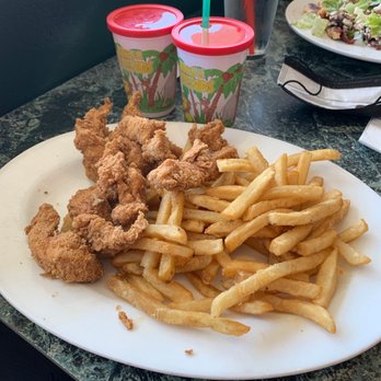 Shelly's - Chicken strips yum - American Near Me - Burien, Washington
