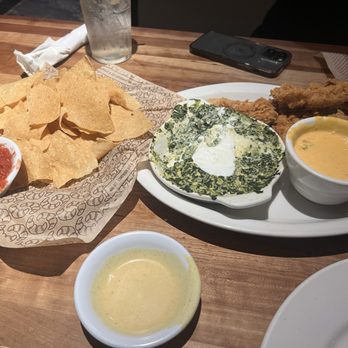 Cheddar's Scratch Kitchen - Cheddar's Trio Sampler - American Near Me - Slidell, Louisiana