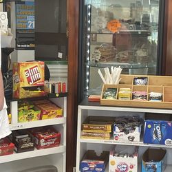 Baked goods cabinet