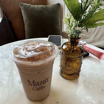 Mazúr Coffee - iced chai latte - Coffee & Tea Near Me - Austin, Texas