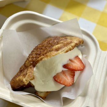 Cafe Bandal - Strawberry Cream (Steady Seller) - Desserts Near Me - Los Angeles, California Cafe Bandal - Strawberry Cream (Steady Seller) - Desserts Near Me - Los Angeles, California