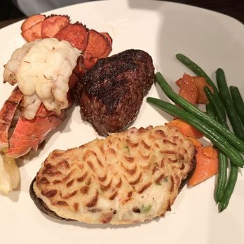 The Keg Steakhouse + Bar - Sirloin Steak and Lobster Tail - Bars Near Me - Maple Ridge, British Columbia