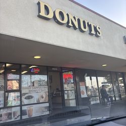 Randy Donuts - Outside