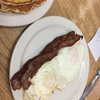 Pancake Shop - They will cook your eggs in bacon grease if you ask. - Breakfast & Brunch Near Me - Memphis, Tennessee Pancake Shop - They will cook your eggs in bacon grease if you ask. - Breakfast & Brunch Near Me - Memphis, Tennessee