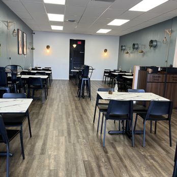 Tikka Tangy - Dining area - Indian Near Me - Chesterfield, Missouri Tikka Tangy - Dining area - Indian Near Me - Chesterfield, Missouri