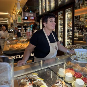Caffè Augusto - The lady who never told us to not order from the bar - Patisserie/Cake Shop Near Me - Marina Grande, NA