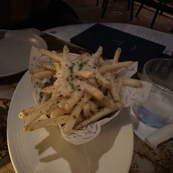 Earls Kitchen + Bar - Truffle fries - Cocktail Bars Near Me - Honolulu, Hawaii Earls Kitchen + Bar - Truffle fries - Cocktail Bars Near Me - Honolulu, Hawaii