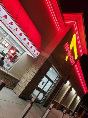 In-N-Out Burger by null