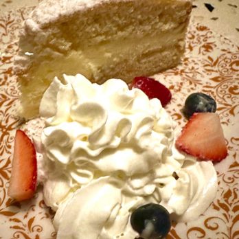 Il Mio - Italian Lemon Cake - Italian Near Me - Clarendon Hills, Illinois Il Mio - Italian Lemon Cake - Italian Near Me - Clarendon Hills, Illinois