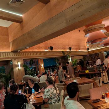 Porfirio's - Interior dining room - Cocktail Bars Near Me - Cancún, ROO