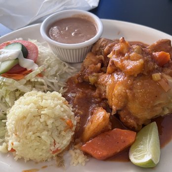 Las Delicias Restaurant - Lunch Pollo Guisado - Latin American Near Me - Annapolis, Maryland