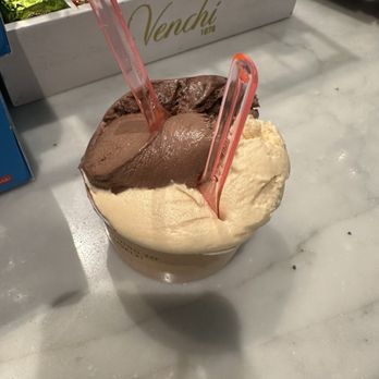 Il Gelato - Salted caramel & Chocolate - Gelato Near Me - Las Vegas, Nevada Il Gelato - Salted caramel & Chocolate - Gelato Near Me - Las Vegas, Nevada
