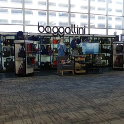 Baggalini - Baggalini in Concourse G at MSP