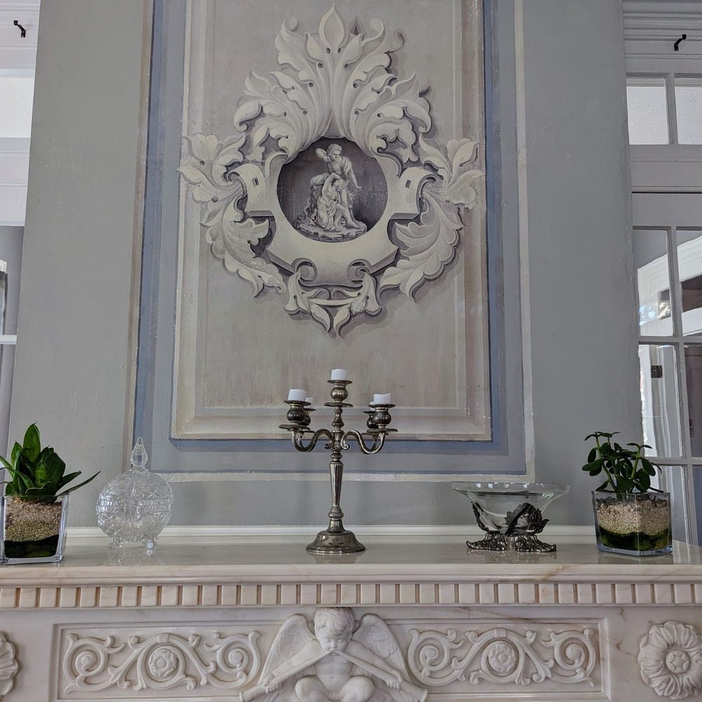 The George Manor - Original painting and mantel from 1860 - Bed & Breakfast Near Me - Galveston, Texas The George Manor - Original painting and mantel from 1860 - Bed & Breakfast Near Me - Galveston, Texas