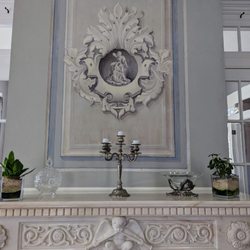 The George Manor - Original painting and mantel from 1860