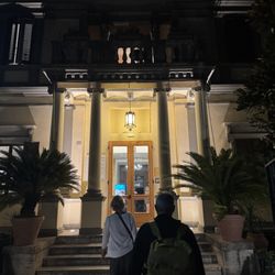 Albergo Chiusarelli - Nous sommes arrivés très tard ( après minuit)et le personnel nous a accueilli très chaleureusement.