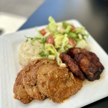 Amara Chocolate & Coffee - Asado Negro: 12-hour smoked and sweeter roasted prime beef - Coffee & Tea Near Me - Pasadena, California