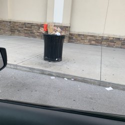 Marshalls Ross - Overflowing garbage