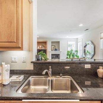 Dress your Nest - Kitchen countertop staging - Home Staging Near Me Dress your Nest - Kitchen countertop staging - Home Staging Near Me
