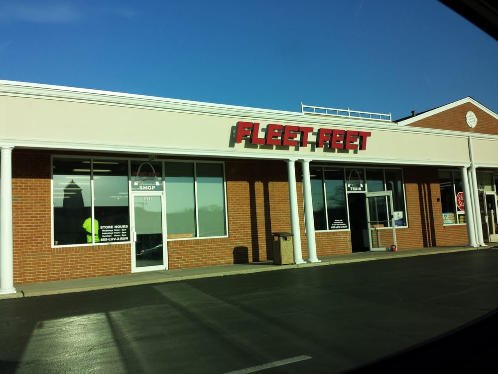 FLEET FEET Updated September 2024 31 Reviews 11731 Manchester Rd