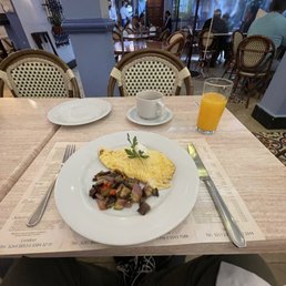 Choose the huevos rancheros or divorciados... avoid the salmon omelet. It's edible, but only because it's flavorless. Choose the huevos rancheros or divorciados... avoid the salmon omelet. It's edible, but only because it's flavorless.