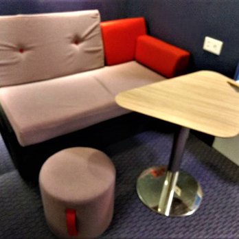 Holiday Inn Express - Sitting area/hide-a-bed - not too comfortable - Hotels Near Me - Neuenkirch, LU
