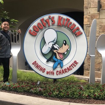 Goofy's Kitchen - Outside - American Near Me - Anaheim, California