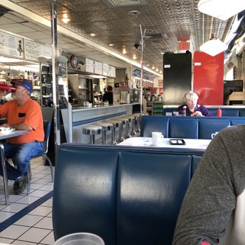 Blue Moon Diner - American Near Me - Beaverton, Oregon